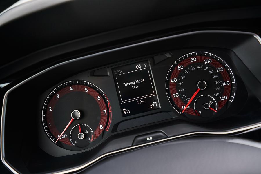 Панель приборов Volkswagen Jetta R-Line 2018 года  (NA) (фото 12 из 19)